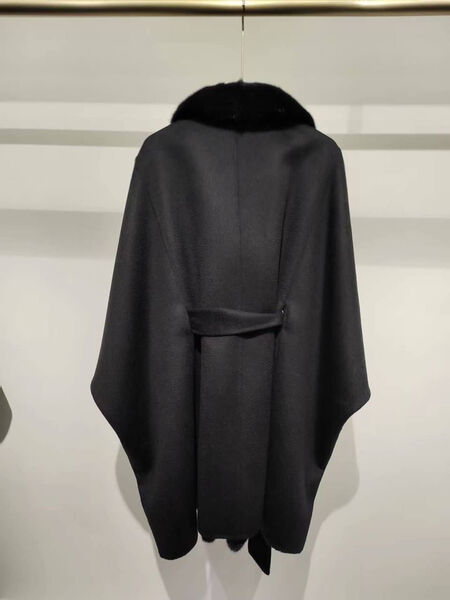 Пончо Loro Piana женский черный 129622-4