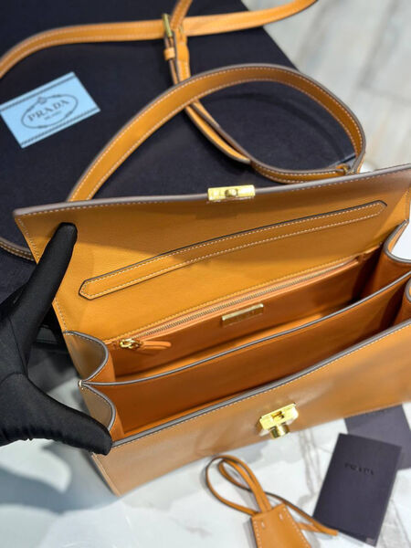 Сумка Prada женский кожа бежевый 187791-5