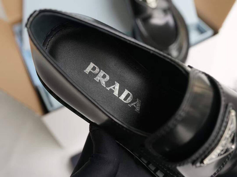 Лоферы Prada женский кожа черный 124398-4