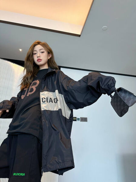 Ветровка Balenciaga женский черный 141307-5