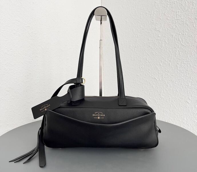 Сумка Balenciaga Carrie женский кожа черный 183948
