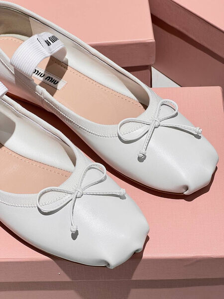 Балетки Miu Miu женский кожа белый 146841-2