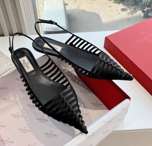 Туфли Valentino женский кожа черный 136668