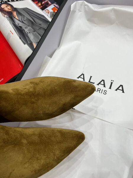 Сапоги Alaïa женский замша горчичный 162230-2