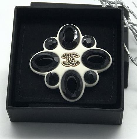 Брошь Chanel 10403