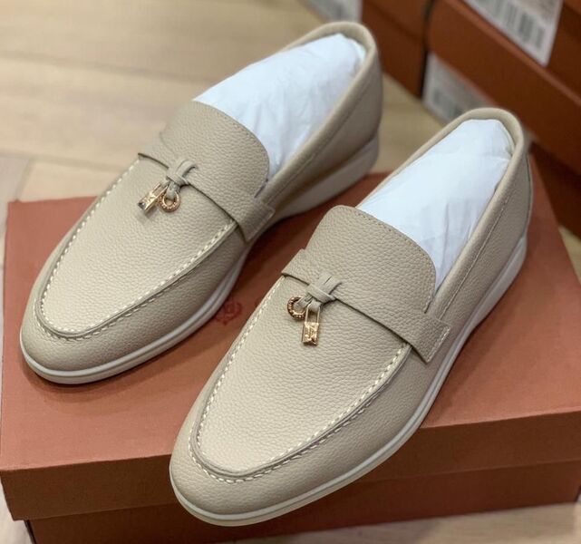 Лоферы Loro Piana женский кожа бежевый 105499