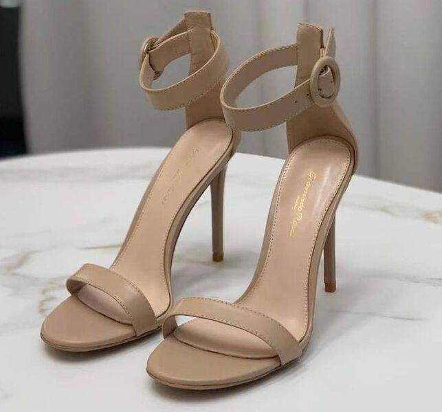Босоножки Gianvito Rossi женский кожа бежевый 156996