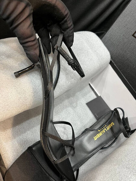Босоножки Saint Laurent женский кожа черный 155611-3