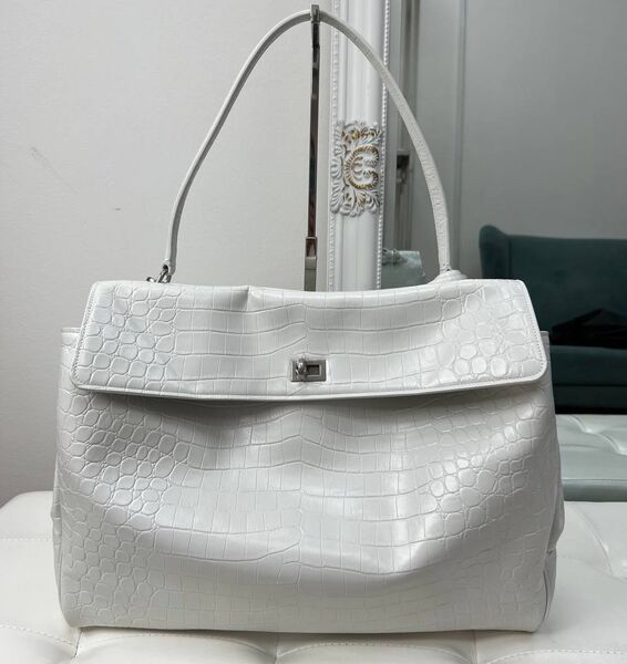 Сумка Balenciaga Rodeo женский кожа белый 152936