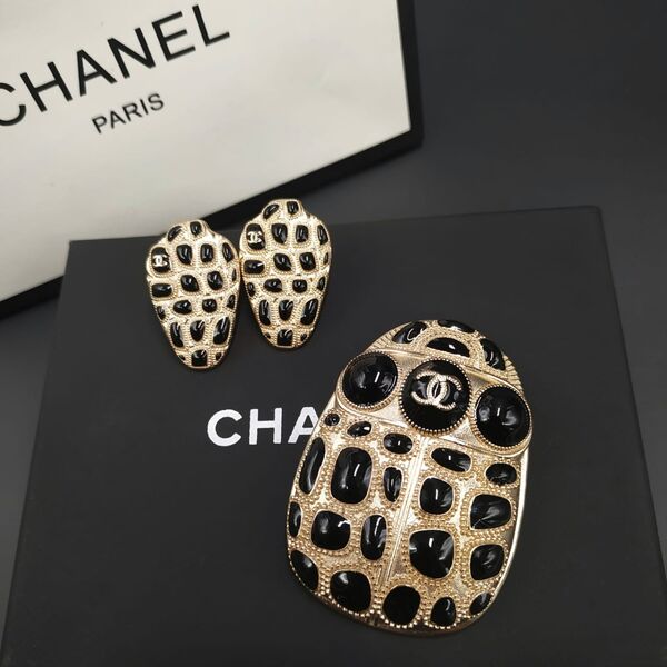 Брошь Chanel 10438