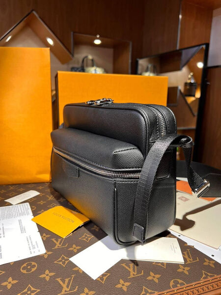 Мужская сумка мессенджер Louis Vuitton мужской кожа черный 113422-3