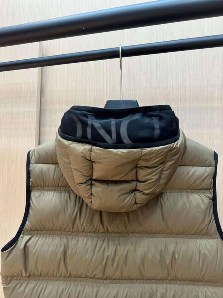 Мужской жилет Moncler мужской бежевый 163242-4