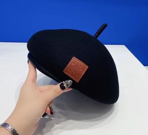Берет Loewe женский черный 11002
