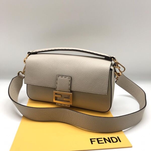 Сумка Fendi Baguette женский кожа бежевый 74668-3