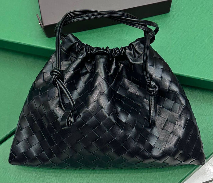Сумка Bottega Veneta женский кожа черный 164494