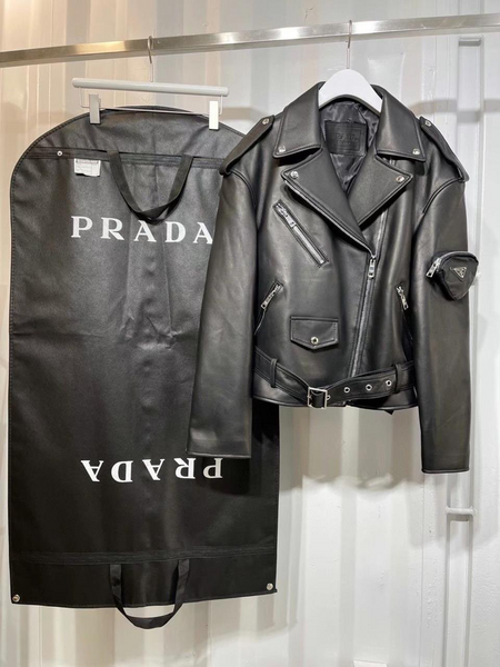 Куртка Prada женский кожа черный 39240-2