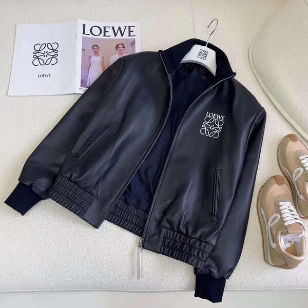 Бомбер Loewe женский кожа черный 124340-4