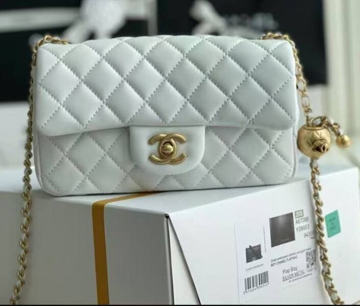 Сумка Chanel женский кожа белый 182027