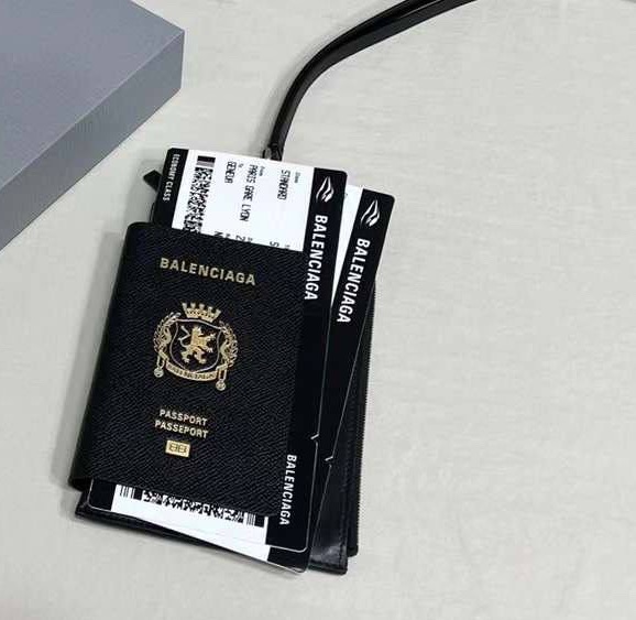 Сумка Balenciaga Passport Phone Holder Black женский кожа черный 150387