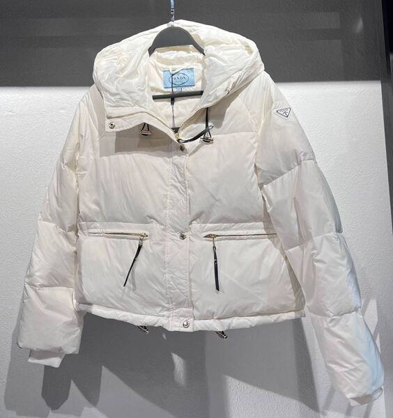 Пуховик Prada женский белый 127597