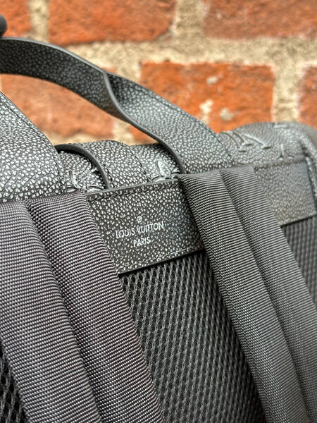 Мужской рюкзак Louis Vuitton мужской кожа черный 134333-6