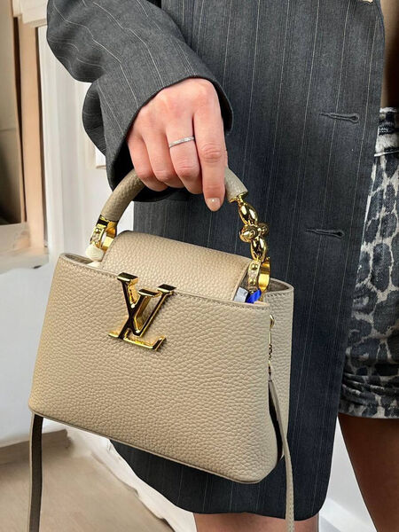Сумка Louis Vuitton Capucines женский кожа бежевый 156138-2