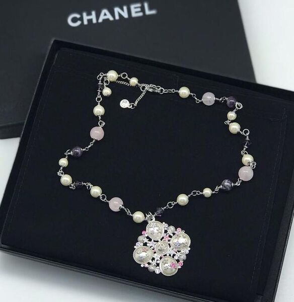 Брошь Chanel 10409