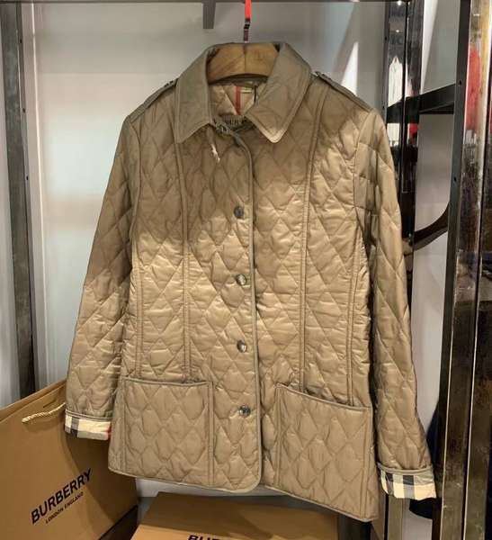 Куртка Burberry женский нейлон бежевый 37758