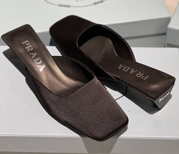 Шлепки Prada женский черный 146563