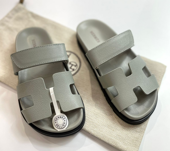 Шлепки Hermès женский кожа графитовый 49637