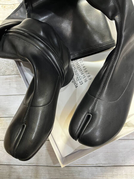 Сапоги ботфорты Maison Margiela женский кожа черный 168785-3