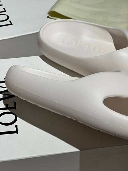 Шлепки Loewe женский резина белый 152435-3