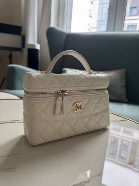 Сумка Chanel женский кожа белый 186762-2