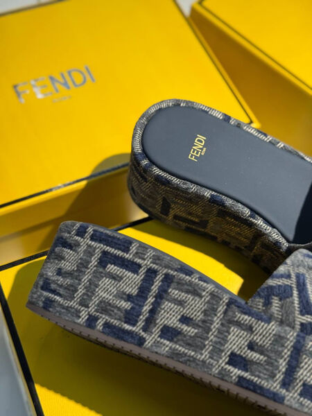 Шлепки Fendi женский текстиль графитовый 188767-4