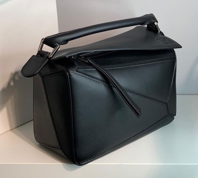 Сумка Loewe женский кожа черный 98499