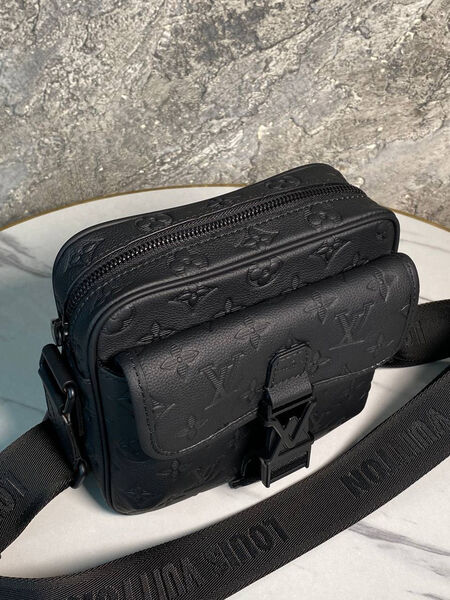 Мужская сумка мессенджер Louis Vuitton мужской кожа черный 168900-8
