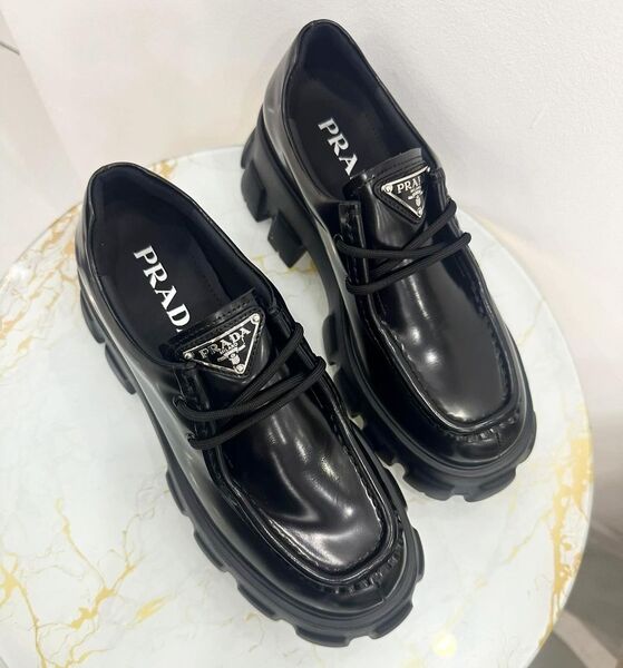 Лоферы Prada женский кожа черный 129299