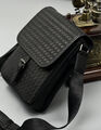 Сумка мессерджер Bottega Veneta мужской кожа черный 193783-5