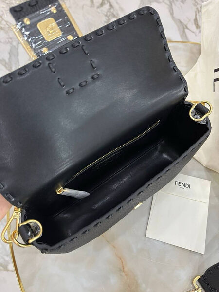 Сумка Fendi женский кожа черный 142102-3