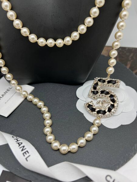 Колье Chanel белый 175393-2