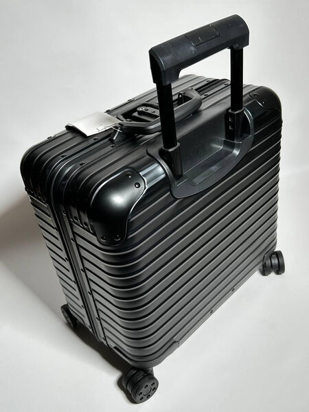 Чемодан Rimowa женский черный 132746-6