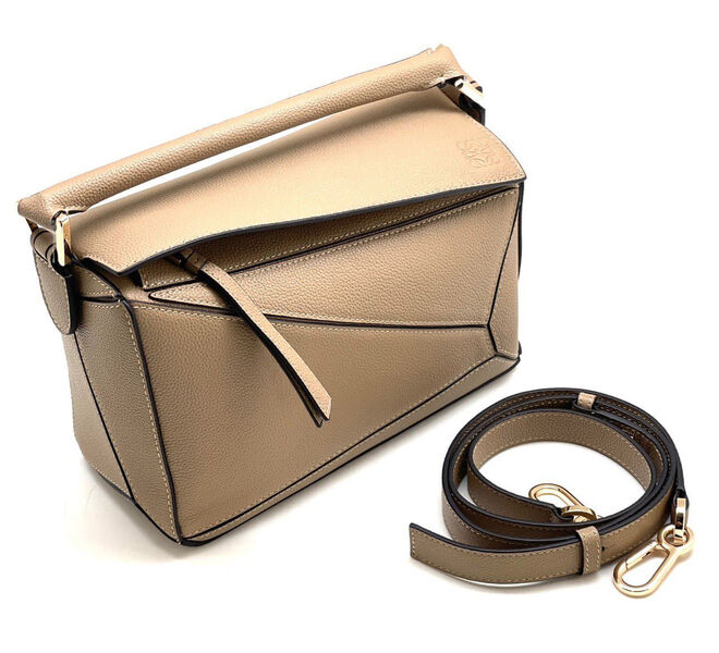 Сумка Loewe женский кожа бежевый 102777-4