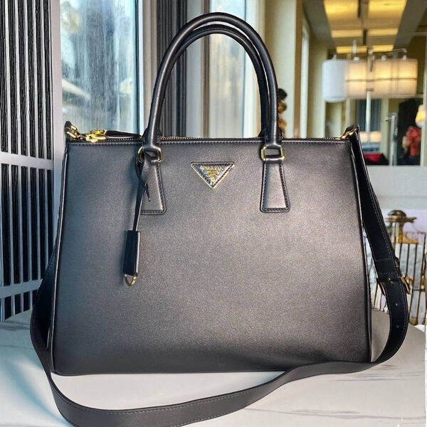 Сумка Prada женский кожа swift черный,серебристый 200959