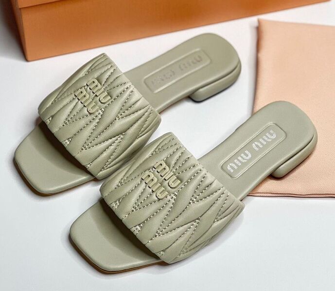 Шлепки Miu Miu женский кожа графитовый 112249