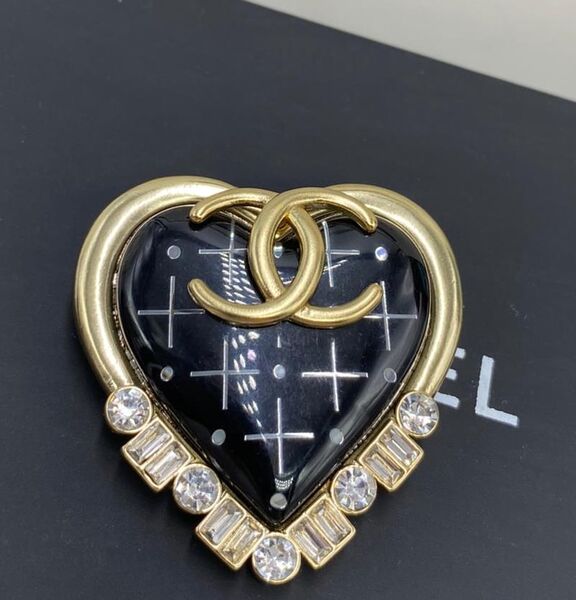 Брошь Chanel 10487