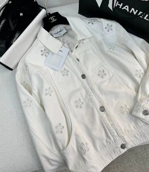 Куртка джинсовка Chanel женский джинса белый 150572
