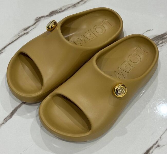 Шлепки Loewe женский бежевый 192545