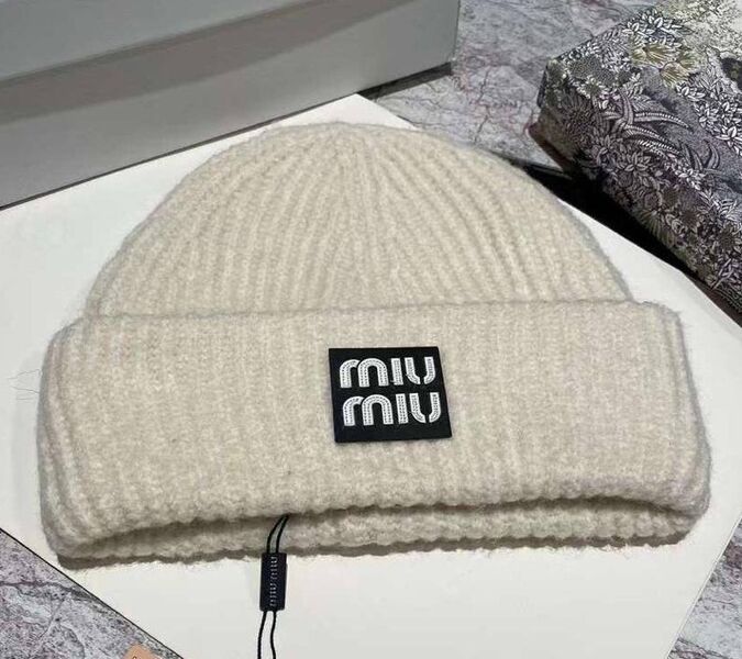 Шапка Miu Miu женский вязаная ткань белый 130152