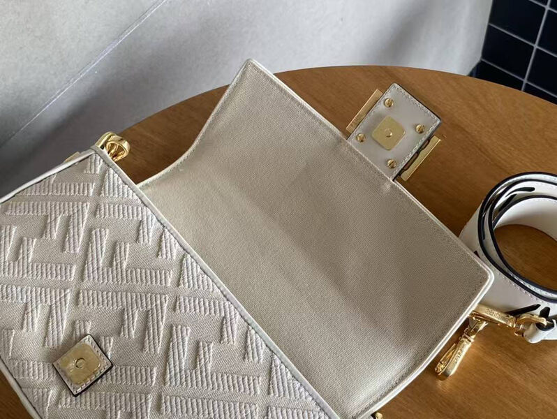 Сумка Fendi Baguette женский текстиль белый 188467-3
