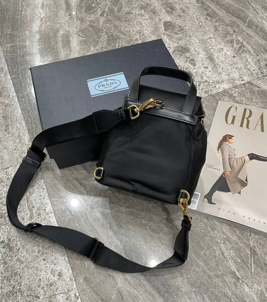 Рюкзак Prada женский кожа черный 129307-3
